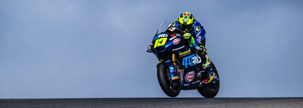 Portimao 2025, Moreira in pole Moto2 con la nuova Pirelli soft