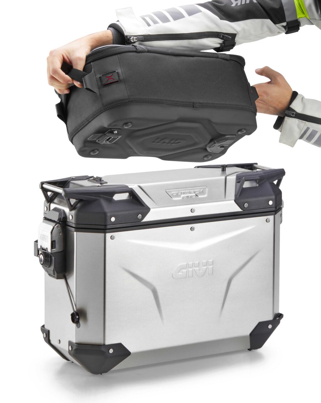 GIVI XL10, nuova borsa cargo da 15 litri per valigie in alluminio