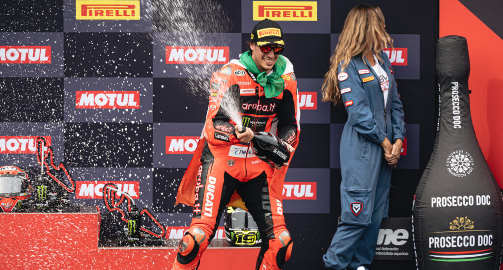 WorldSBK Aragón: doppietta Bulega con le nuove Pirelli soft