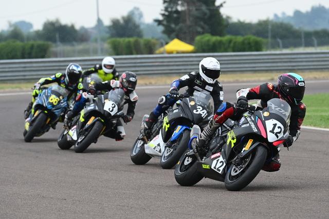 Suzuki GSX-8R CUP 2025, finale a Varano tra duelli e verdetti