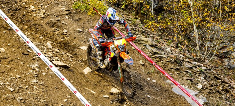 Metzeler domina l’enduro 2025: quattro titoli mondiali