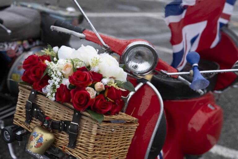 Vespa festeggia 80 anni: grande raduno a Roma nel 2026