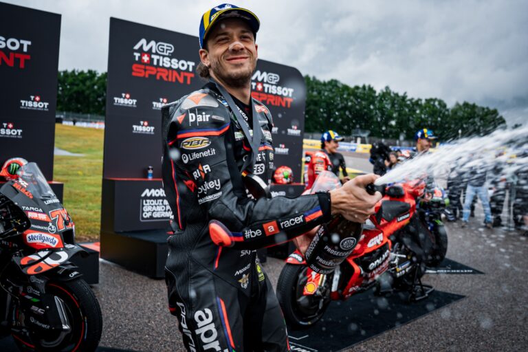 Bezzecchi firma il terzo podio consecutivo con Aprilia al Sachsenring