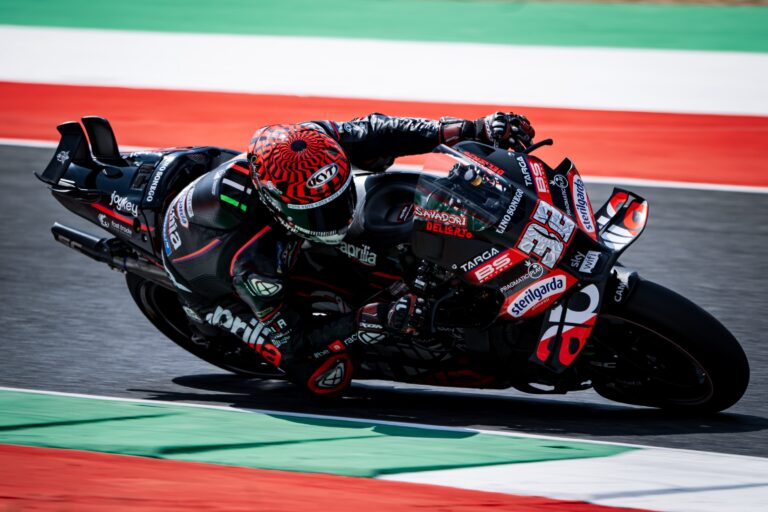 Bezzecchi porta l’Aprilia in Q2 al Mugello, Savadori lavora sullo sviluppo