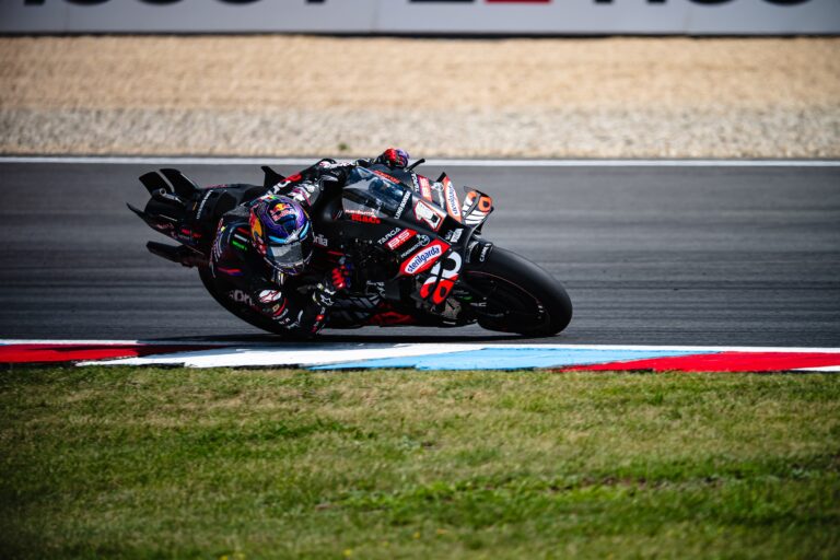 Aprilia, podio a Brno con Bezzecchi e tre RS-GP25 in top 7