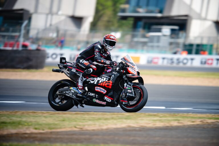Aprilia positiva a Silverstone: Bezzecchi subito in Q2