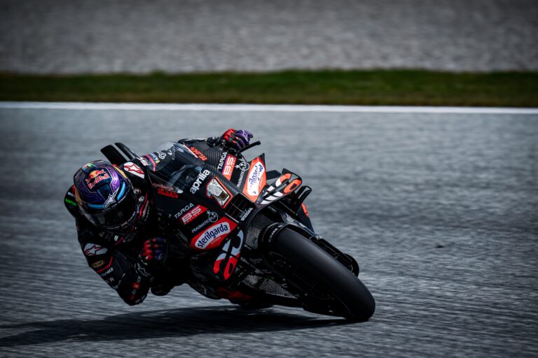 Aprilia sul podio in Austria: Bezzecchi terzo, Martin a terra