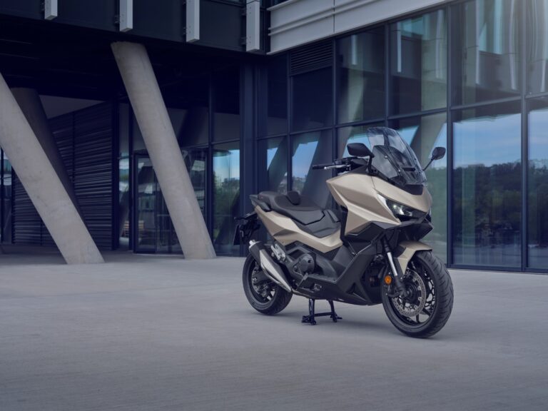 Honda Forza 750 2026, nuova livrea per il maxiscooter GT