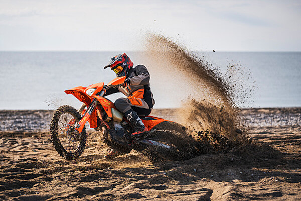 Nuova gamma KTM EXC Six Days 2025 dedicata alla ISDE di Spagna