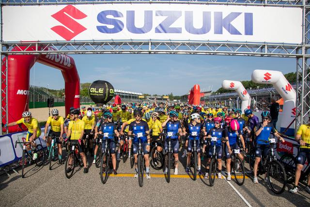 Suzuki Bike Day 2024: in 2.800 a pedali sull’Autodromo di Imola