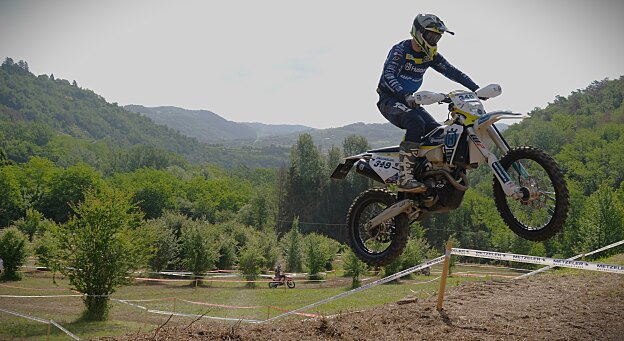 Trofeo Enduro Husqvarna 2024, Cortemilia resiste al maltempo