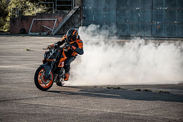 KTM 990 Duke, promo Tech&Performance fino al 30 giugno