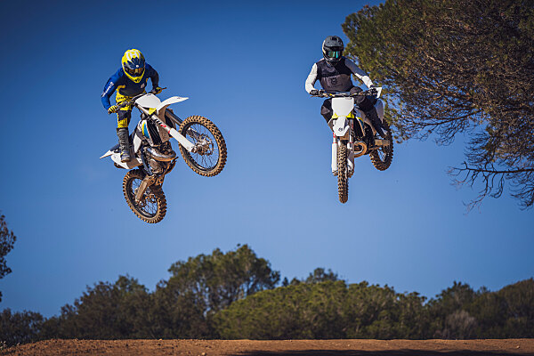 Husqvarna porta i nuovi 2T 2025 al festival Ridin’ Smoke