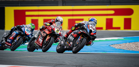 Assen, domenica firmata Bautista, Razgatlioglu e Pirelli