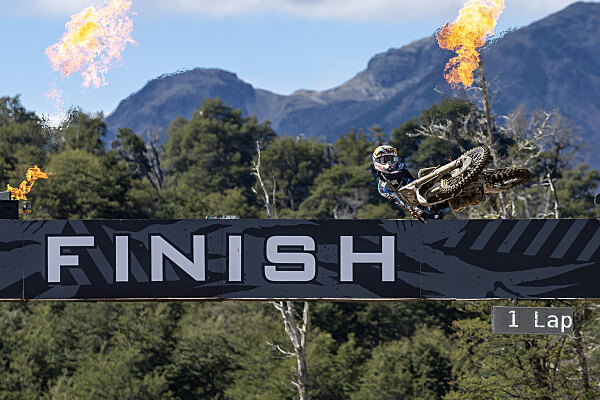 MXGP Patagonia: de Wolf trionfa in MX2, Coenen eroico nel dolore