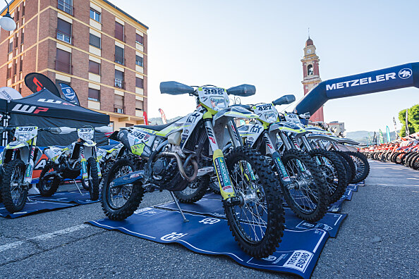 Trofeo Enduro Husqvarna 2024, Metzeler gomma ufficiale