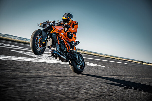 Nuova KTM 1390 Super Duke R 2024, The Beast è più feroce