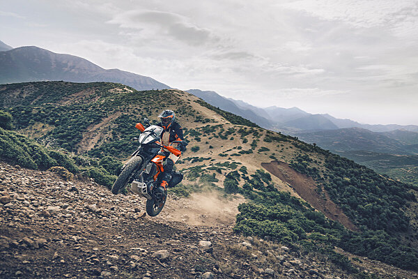 Nuova KTM 390 Adventure 2024: più look, stessa sostanza