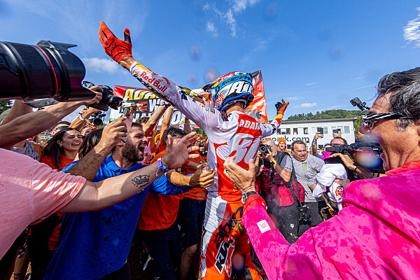 Adamo campione del mondo MX2 2023 a Maggiora