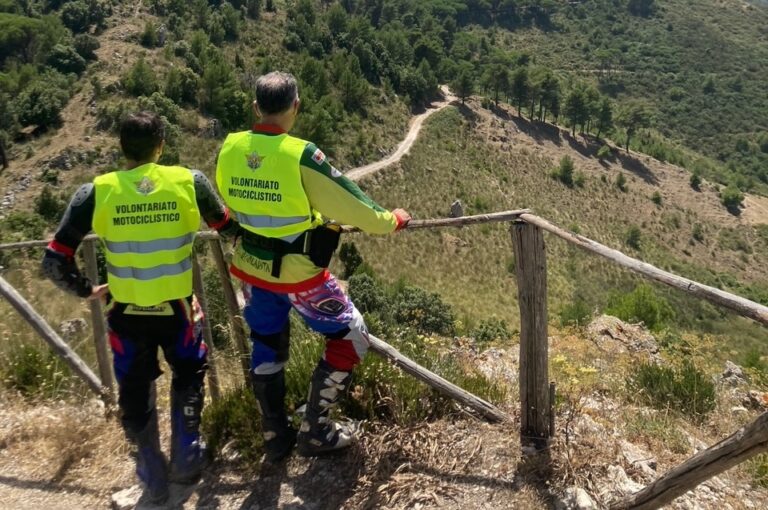FMI, i volontari motociclisti in prima linea contro gli incendi