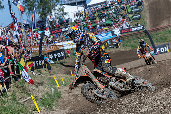 MXGP Loket: Adamo vince la prima manche MX2 e allunga