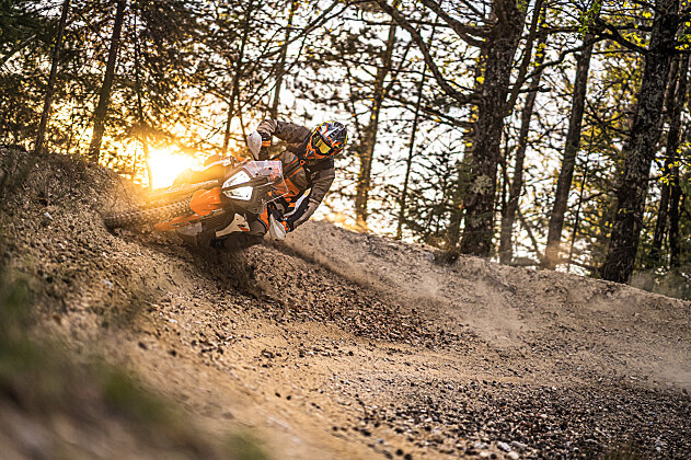 KTM 890 Adventure R all’assalto del prologo Erzbergrodeo