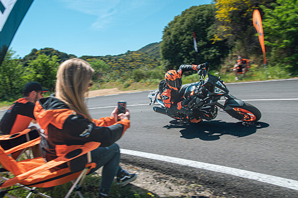 KTM 890 SMT, weekend di test ride esclusivi