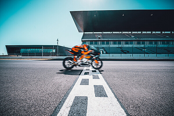 KTM RC 8C 2023 esaurita in 2 minuti e 38 secondi