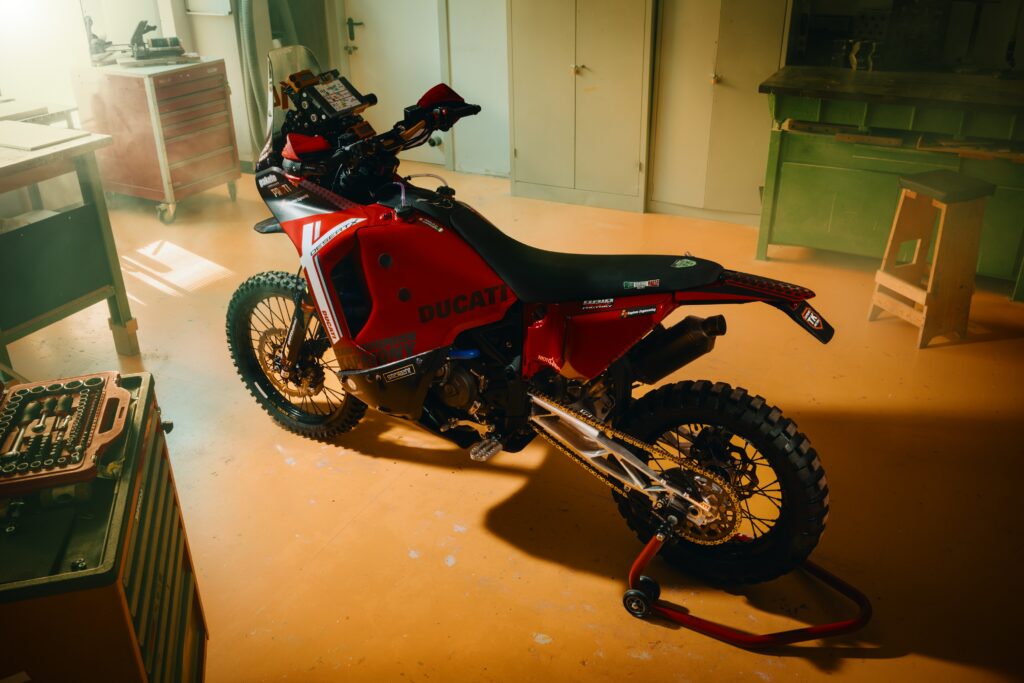 Engines Engineering presenta MINA, la DesertX da rally africani
