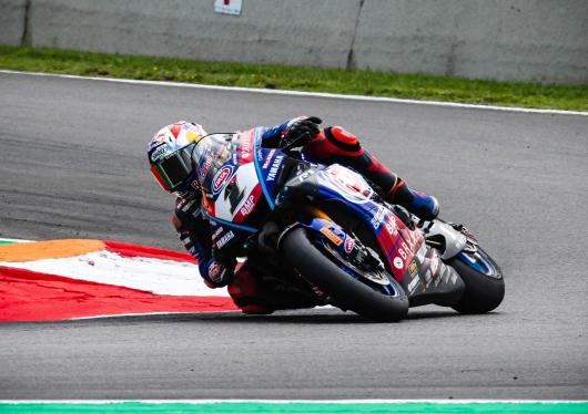 Magny-Cours, doppietta Razgatlioglu con le nuove gomme Pirelli