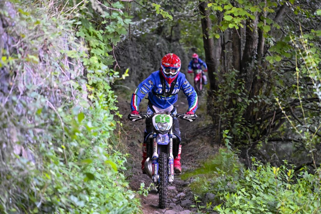 ISDE 2022, Day 2: Italia seconda nel Trofeo, Junior al comando