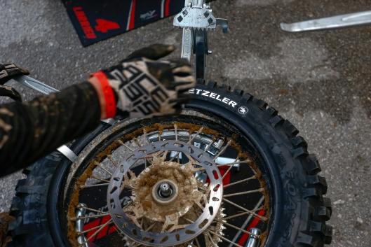 Metzeler domina tra pioggia e fango nel GP EnduroGP di Slovacchia