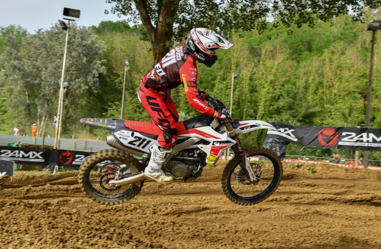 Talenti Azzurri FMI brillano a Faenza tra MX1, MX2 e Rookies Cup