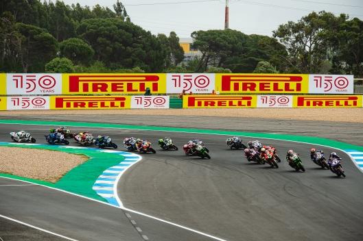 Rea domina la domenica di Estoril con la SCX Pirelli