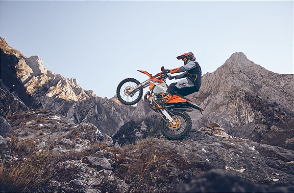 Nuova gamma KTM Enduro 2023: prezzi e novità
