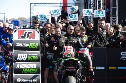 Assen infiamma il WorldSBK: Rea fa 100, Bautista leader iridato