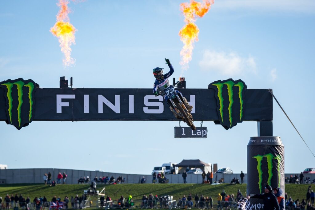 Talenti Azzurri FMI brillano a Matterley Basin nel Mondiale MX