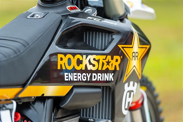 Husqvarna e Rockstar Energy rinnovano la partnership racing