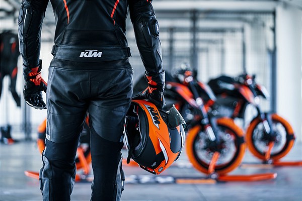 KTM 890 DUKE R e nuova 890 DUKE GP, novità midweight