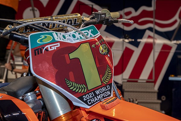 KTM Factory Racing, un 2021 da record su terra e asfalto
