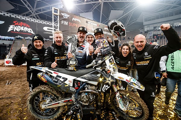 SuperEnduro Polonia: Billy Bolt domina il debutto mondiale