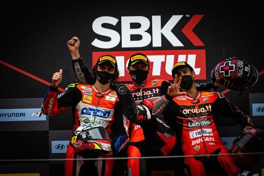 Barcellona bagnata, festa Ducati: Redding guida la tripletta in WorldSBK