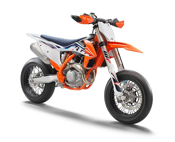 KTM 450 SMR 2022, la Supermoto da pista si fa ancora più racing
