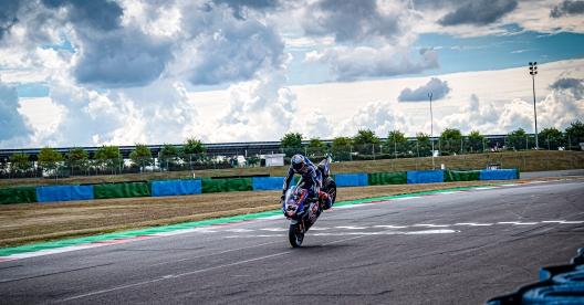 WorldSBK Magny-Cours: Razgatlioglu domina Gara 1 e si prende la vetta