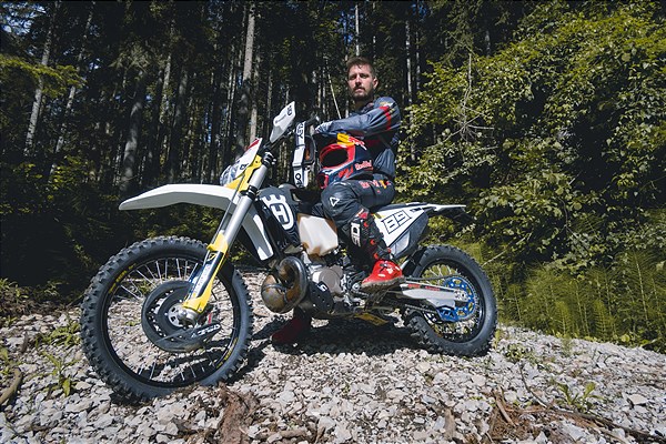 Marcel Hirscher al via del Romaniacs con la Husqvarna TE 300i