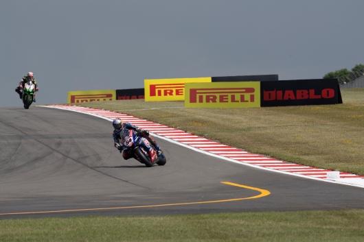 WorldSBK Donington, Razgatlioglu trionfa in Gara 1 sotto il segno Pirelli