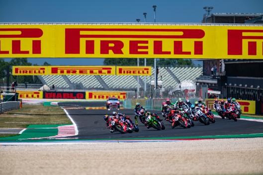 WorldSBK Misano, Rinaldi-show e nuovo record Pirelli con la SCX