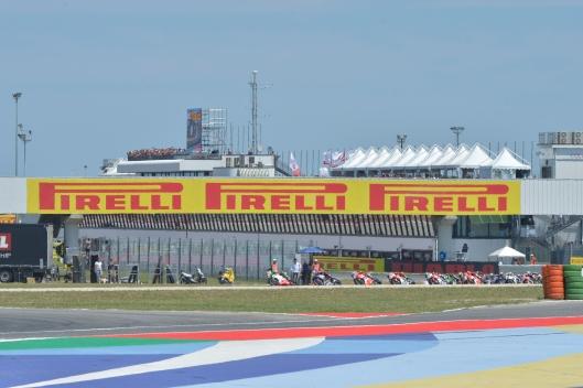 Pirelli, a Misano nuove SCX e SC1 per WorldSBK e debutto Supersport