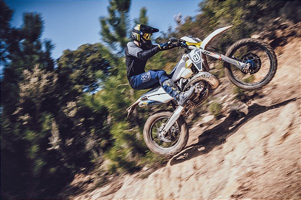 Husqvarna svela la gamma Enduro 2022: sette modelli tra tecnica e stile