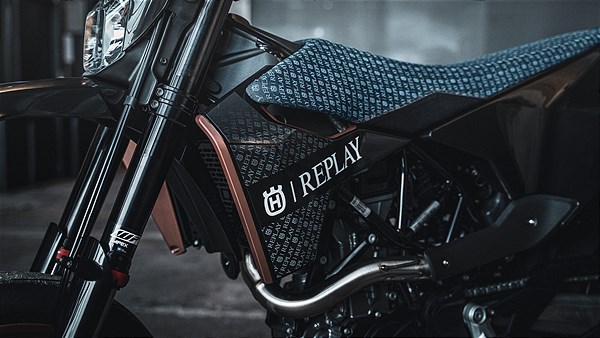Husqvarna e Replay, nuove 701 in edizione limitata per una partnership di stile